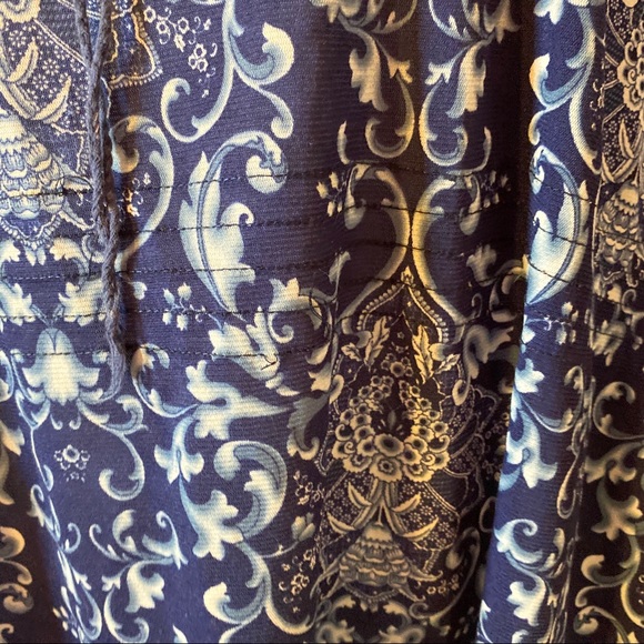 ❌SOLD❌Avenue Plus Size Blue Floral Print Top - Picture 7 of 9